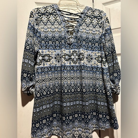 Navy & beige women's New Directions medium blouse. 3/4 length sleeves. - Picture 4 of 5